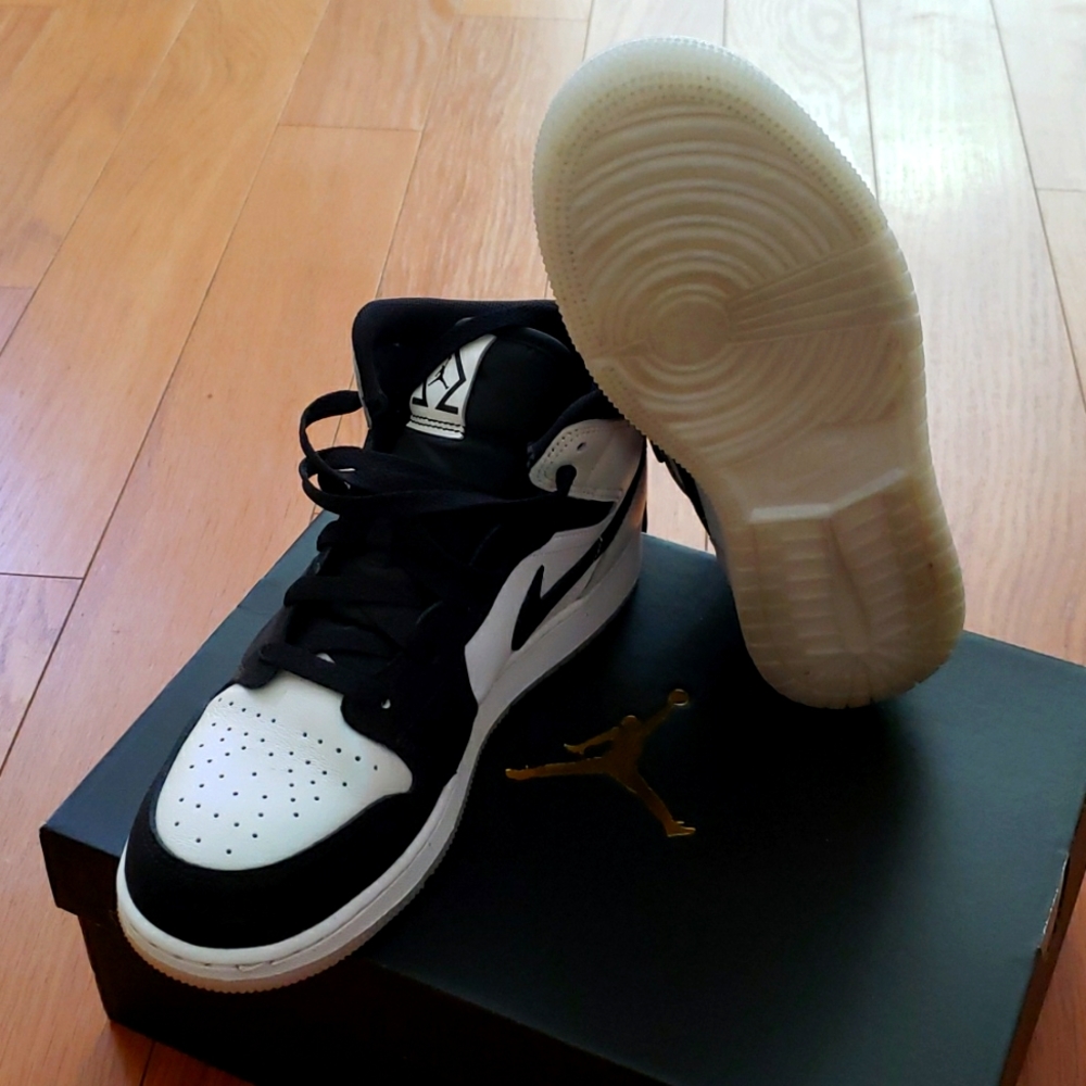 Air Jordan 1 Mid Diamond